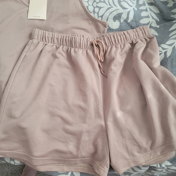 Lounge Set - Picture 2 of 4